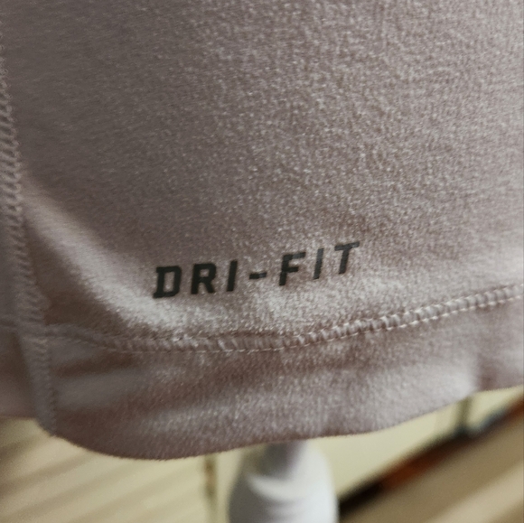 Nike built-in-bra tank - Picture 8 of 8